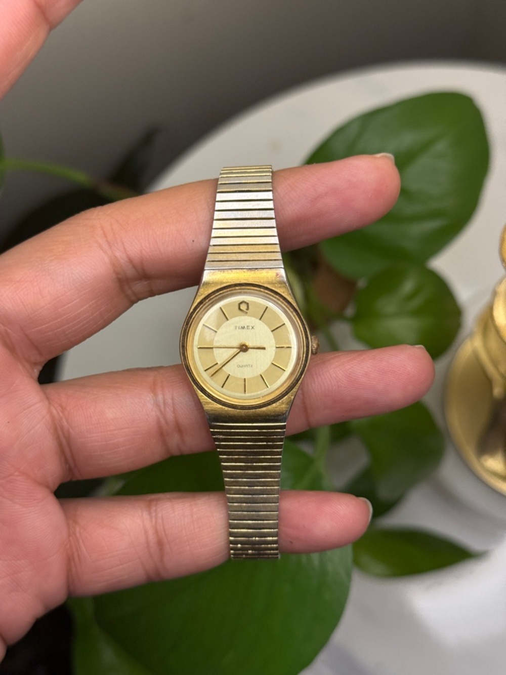 Timex Gold Tone Slim Bracelet Watch Lady 26mm 1982 Cal Timex Quartz Japan